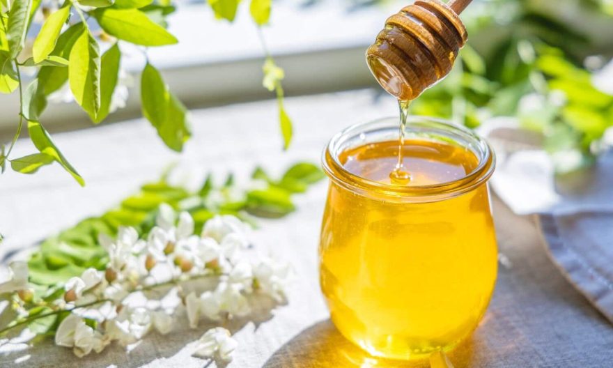 11 Powerful Healing Benefits Of Honey For Skin, Hair & Health